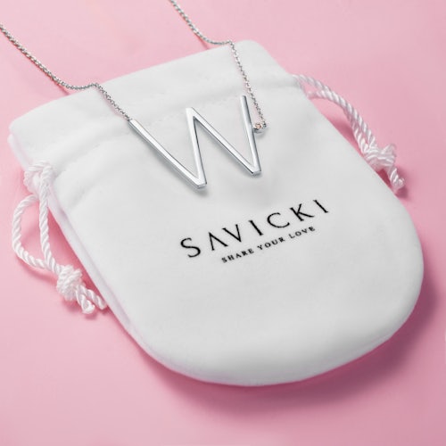 Naszyjnik celebrytka litera W Savicki: srebrny, biały szafir